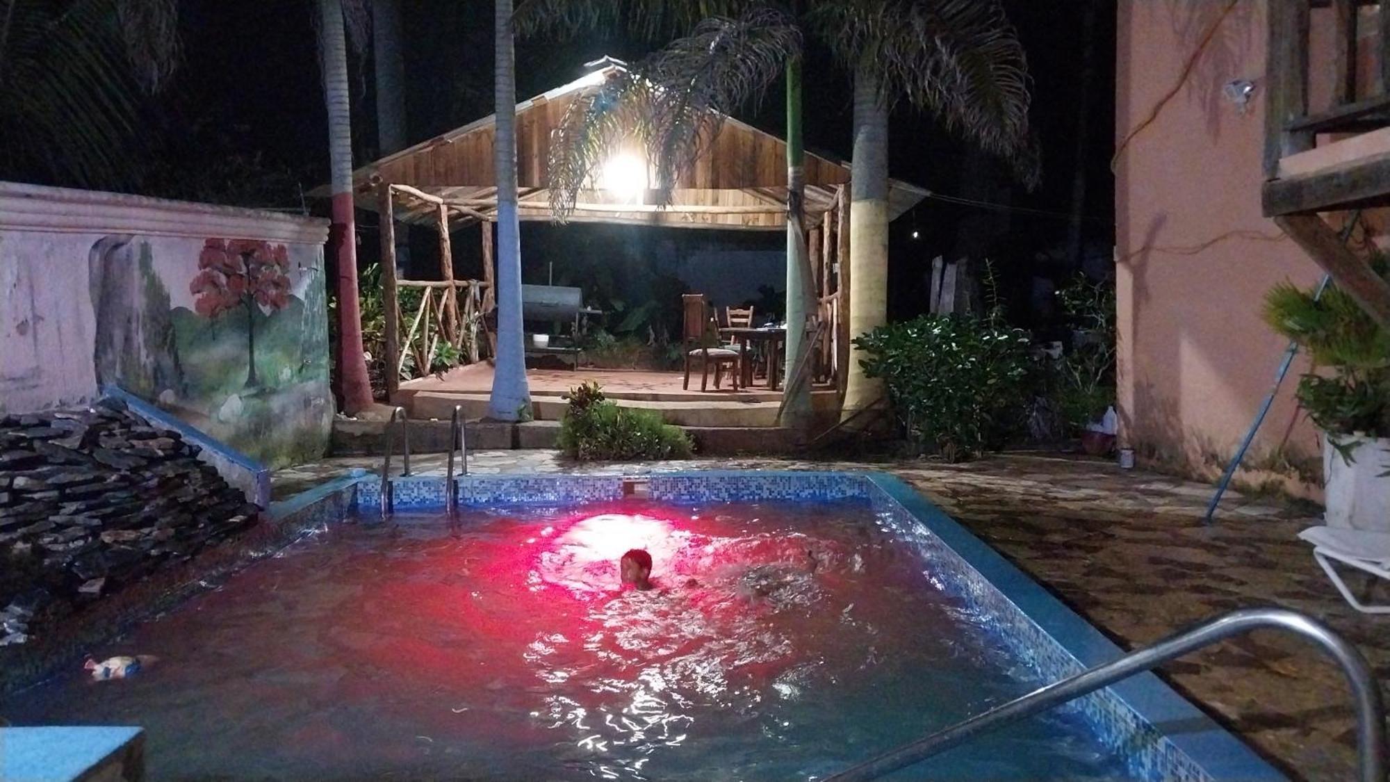 La Famosa Costillas A La Lena Jarabacoa Luaran gambar